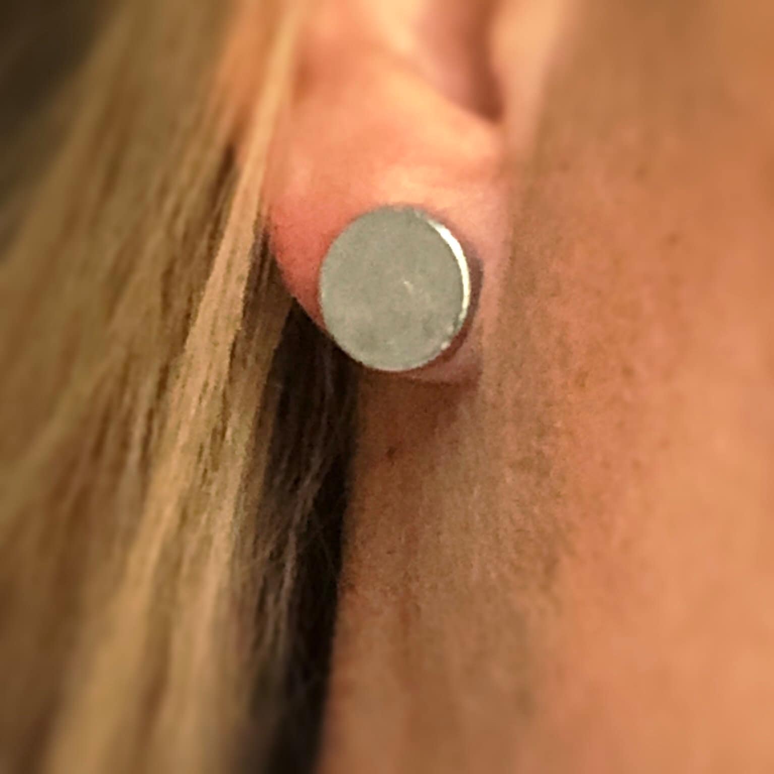 Gold keloid pressure earrings • Magnetic earrings clip on ear rings • Cheloid compression earring • Post Op treatment keloid scars • Magnet