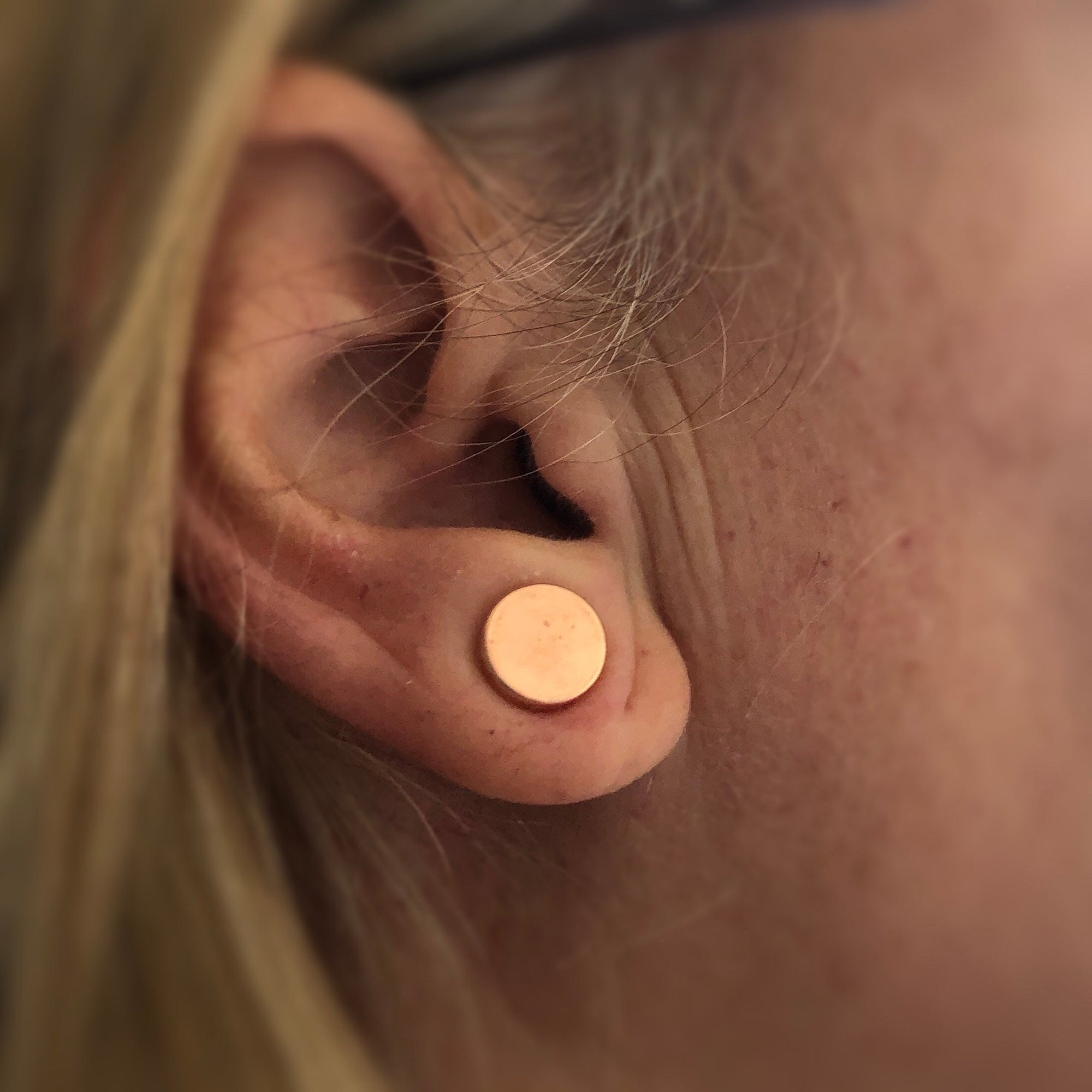 Black keloid pressure earrings • Magnetic earrings clip on ear rings • Cheloid compression earring • Post Op treatment keloid scars • Magnet
