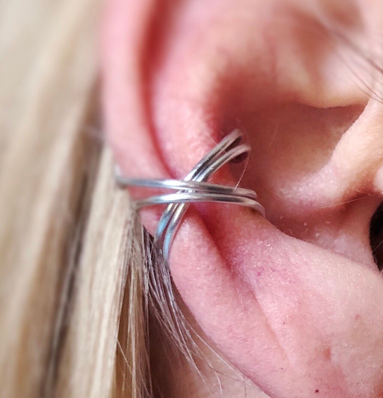Double criss cross ear cuff hoop earrings • Silver conch hoop ear cuff no piercing • Helix hoop earcuff conch jewelry fake piercing