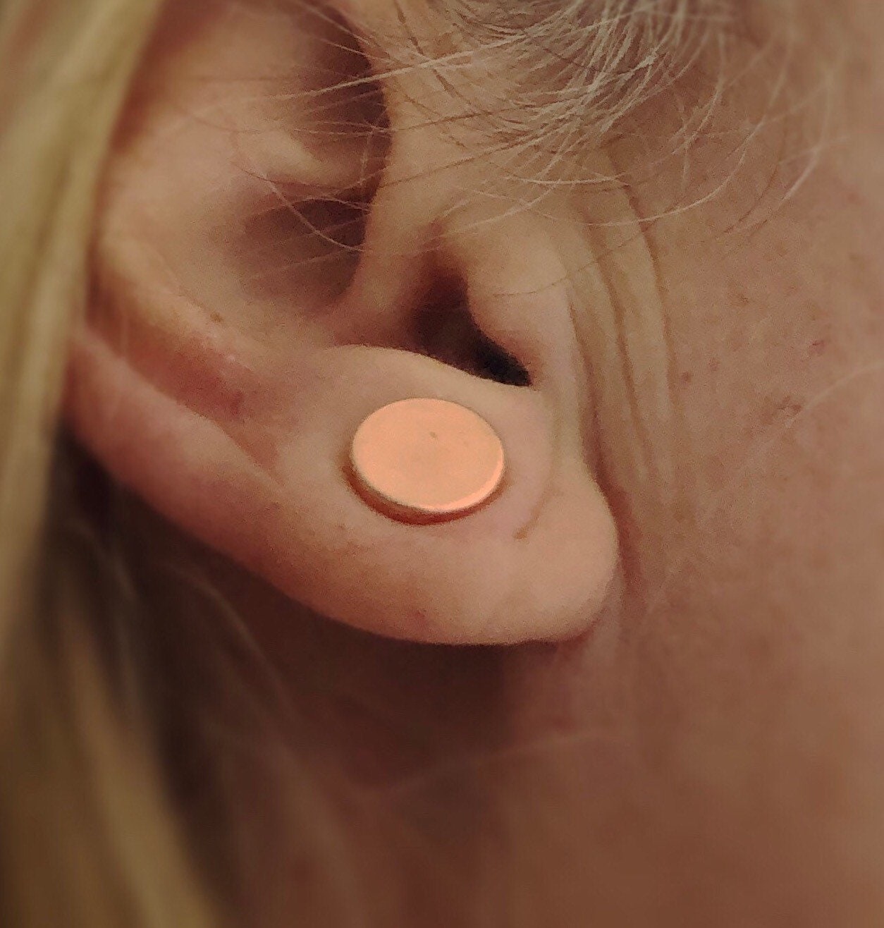 Gold keloid pressure earrings • Magnetic earrings clip on ear
