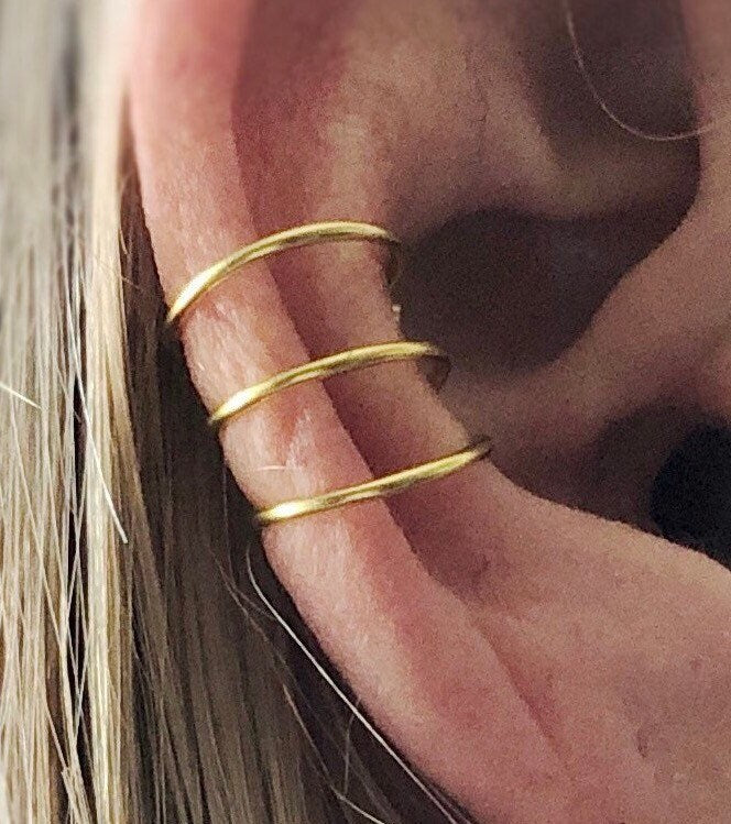 Gold filled triple ear cuff •  Invisible clip on earrings • Ear climber spiral earrings ear crawler • Fake piercing ear cuff no piercing
